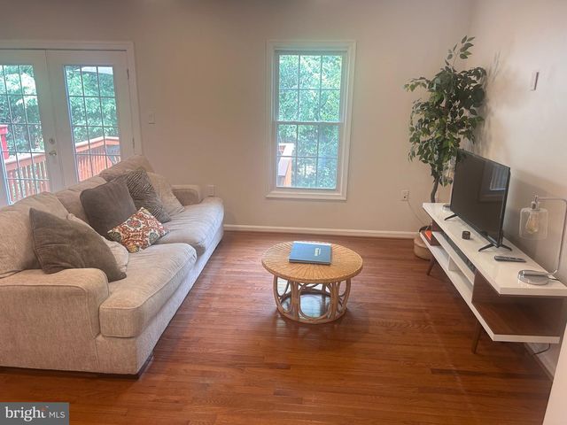 5664 CABELLS MILL CT, Centreville, VA 20120