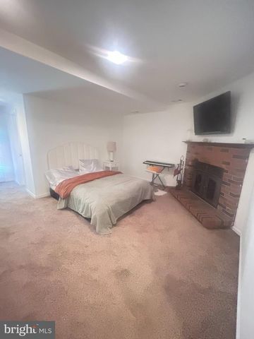 5664 CABELLS MILL CT, Centreville, VA 20120