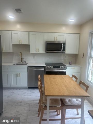 5664 CABELLS MILL CT, Centreville, VA 20120