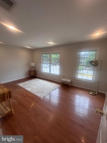 5664 CABELLS MILL CT, Centreville, VA 20120