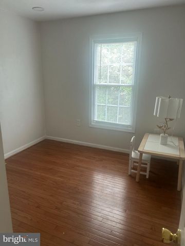 5664 CABELLS MILL CT, Centreville, VA 20120