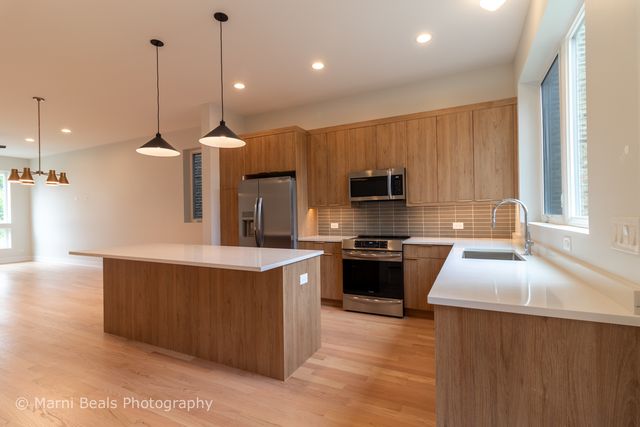 18 W 44th Street, Chicago, IL 60609