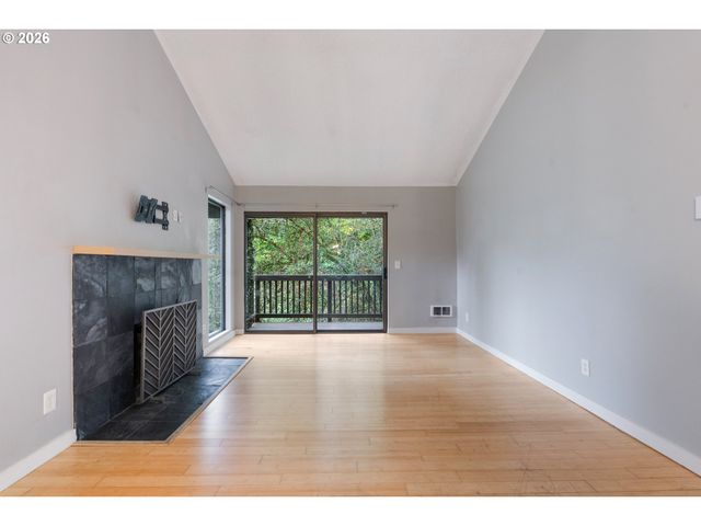 7556 Sw BARNES Rd A, Portland, OR 97225