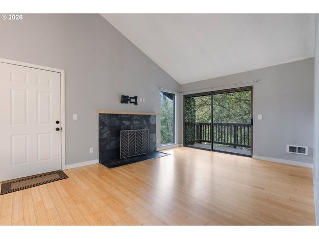 7556 Sw BARNES Rd A, Portland, OR 97225