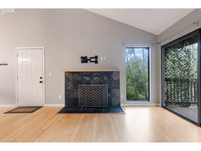 7556 Sw BARNES Rd A, Portland, OR 97225