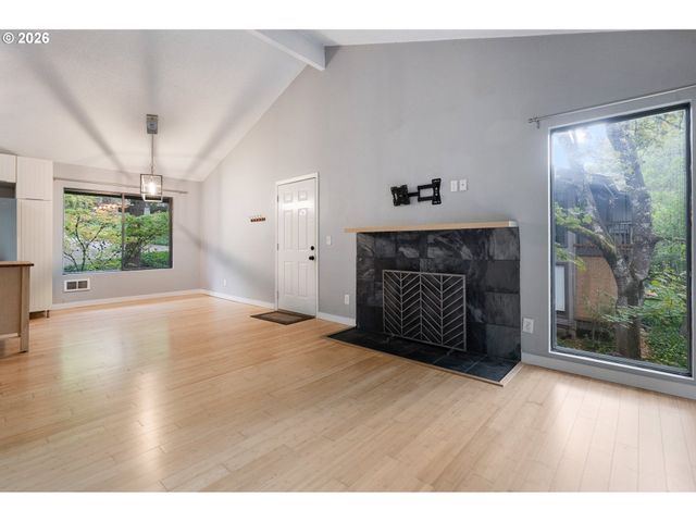 7556 Sw BARNES Rd A, Portland, OR 97225