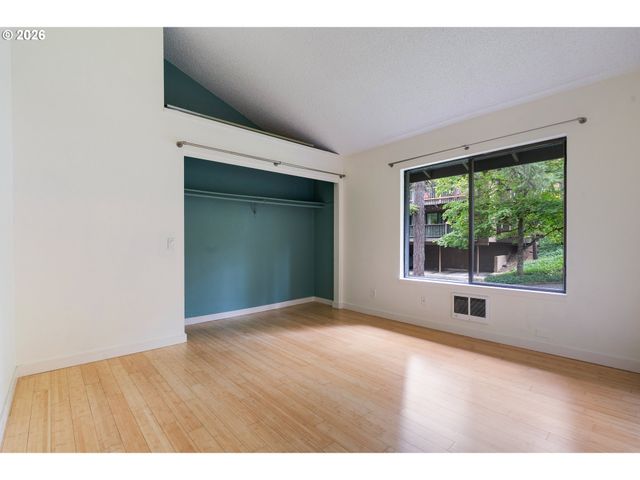 7556 Sw BARNES Rd A, Portland, OR 97225