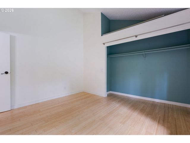 7556 Sw BARNES Rd A, Portland, OR 97225