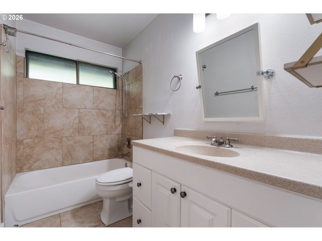 7556 Sw BARNES Rd A, Portland, OR 97225