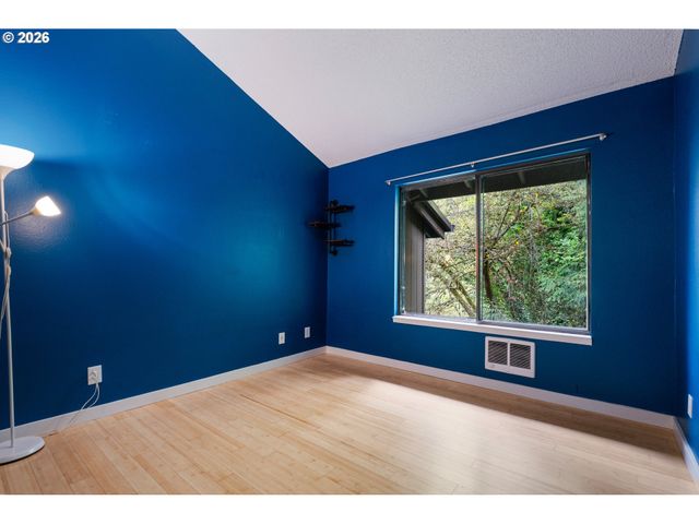 7556 Sw BARNES Rd A, Portland, OR 97225