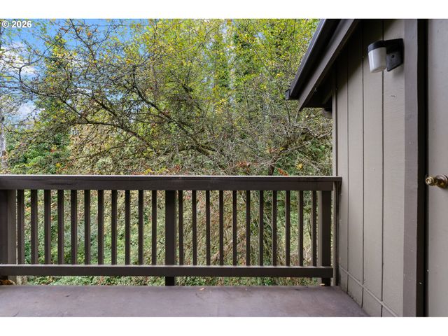 7556 Sw BARNES Rd A, Portland, OR 97225
