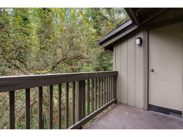 7556 Sw BARNES Rd A, Portland, OR 97225