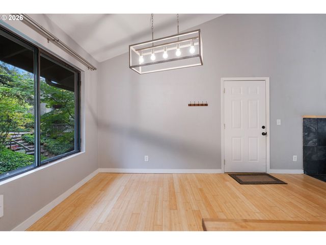 7556 Sw BARNES Rd A, Portland, OR 97225