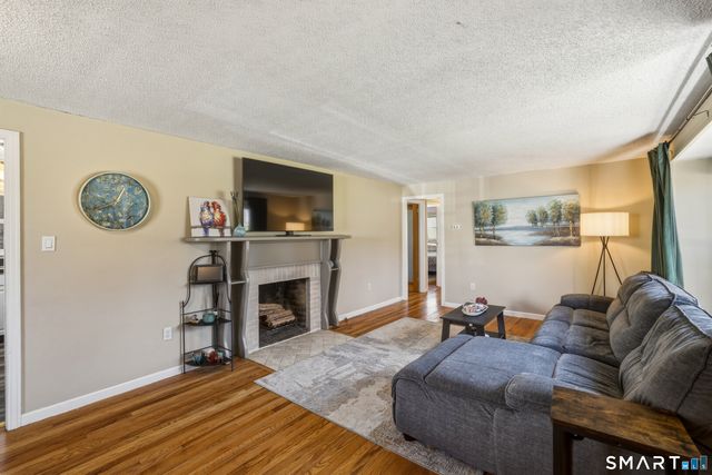 91 Ellsworth Drive, Bloomfield, CT 06002