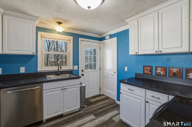 91 Ellsworth Drive, Bloomfield, CT 06002