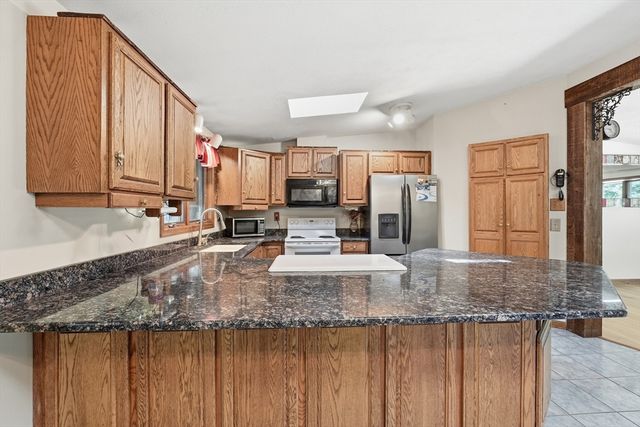 14 H Putnam Rd, Charlton, MA 01507