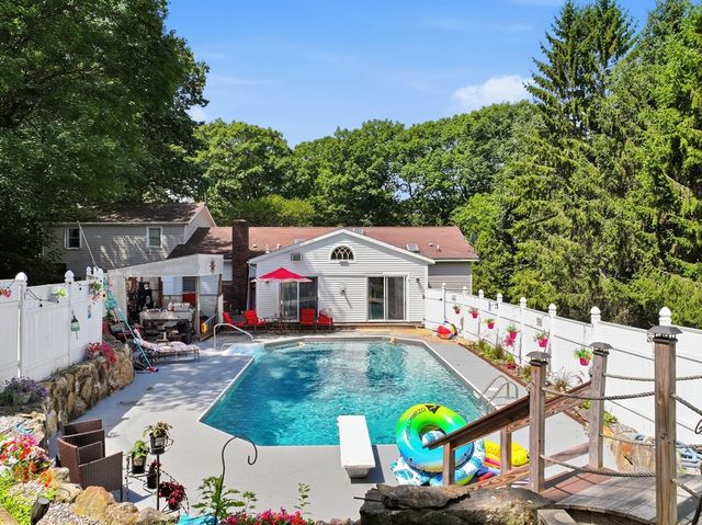 14 H Putnam Rd, Charlton, MA 01507