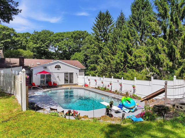 14 H Putnam Rd, Charlton, MA 01507