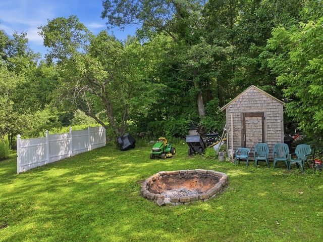 14 H Putnam Rd, Charlton, MA 01507