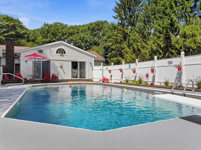 14 H Putnam Rd, Charlton, MA 01507