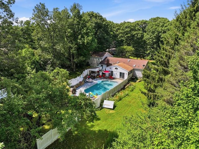 14 H Putnam Rd, Charlton, MA 01507