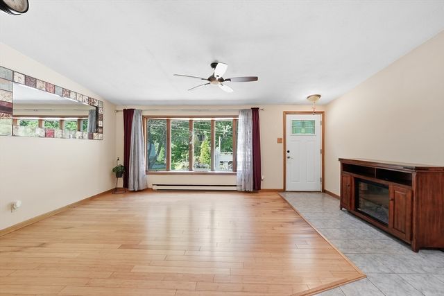 14 H Putnam Rd, Charlton, MA 01507
