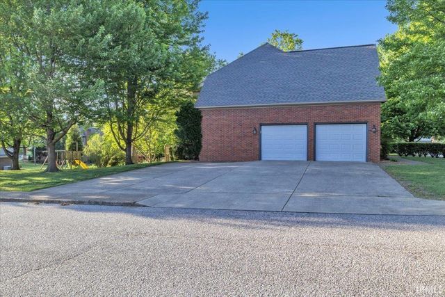 3411 Pine Ridge Drive, Newburgh, IN 47630