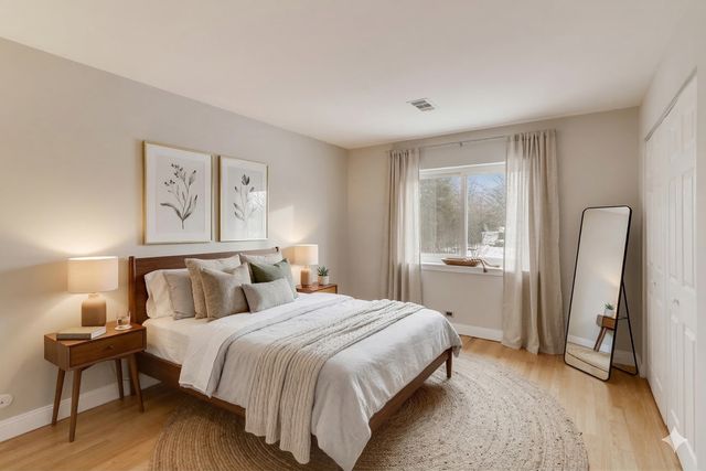 9420 Bay Colony Drive 2E, Des Plaines, IL 60016