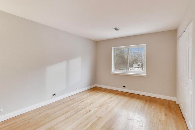 9420 Bay Colony Drive 2E, Des Plaines, IL 60016