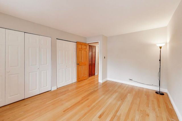 9420 Bay Colony Drive 2E, Des Plaines, IL 60016