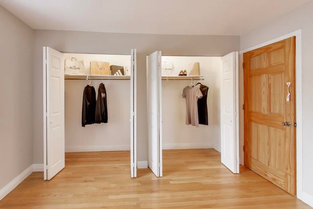 9420 Bay Colony Drive 2E, Des Plaines, IL 60016