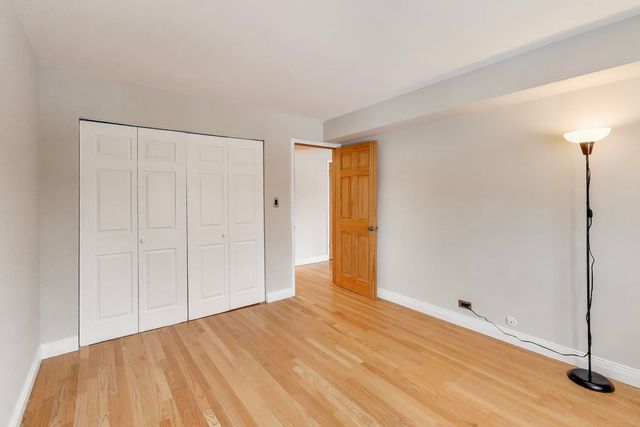 9420 Bay Colony Drive 2E, Des Plaines, IL 60016