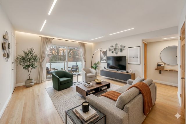 9420 Bay Colony Drive 2E, Des Plaines, IL 60016