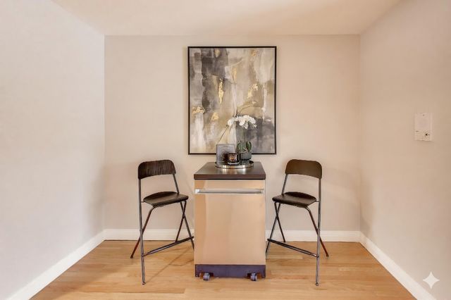 9420 Bay Colony Drive 2E, Des Plaines, IL 60016