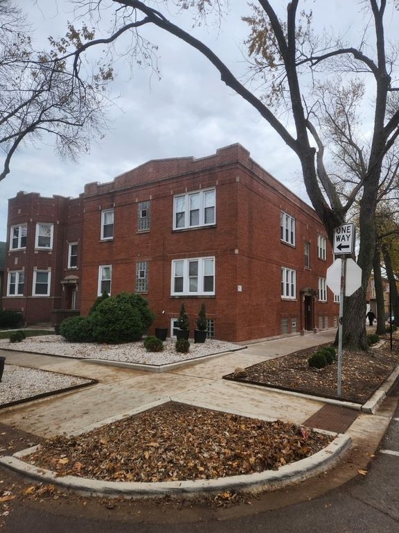 3055 N Lockwood Avenue GDN, Chicago, IL 60641
