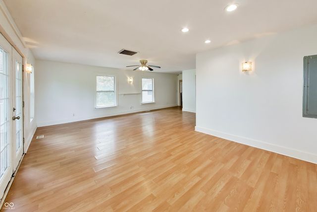 786 E 400 N, Greenfield, IN 46140