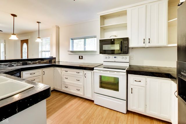 786 E 400 N, Greenfield, IN 46140