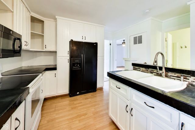 786 E 400 N, Greenfield, IN 46140