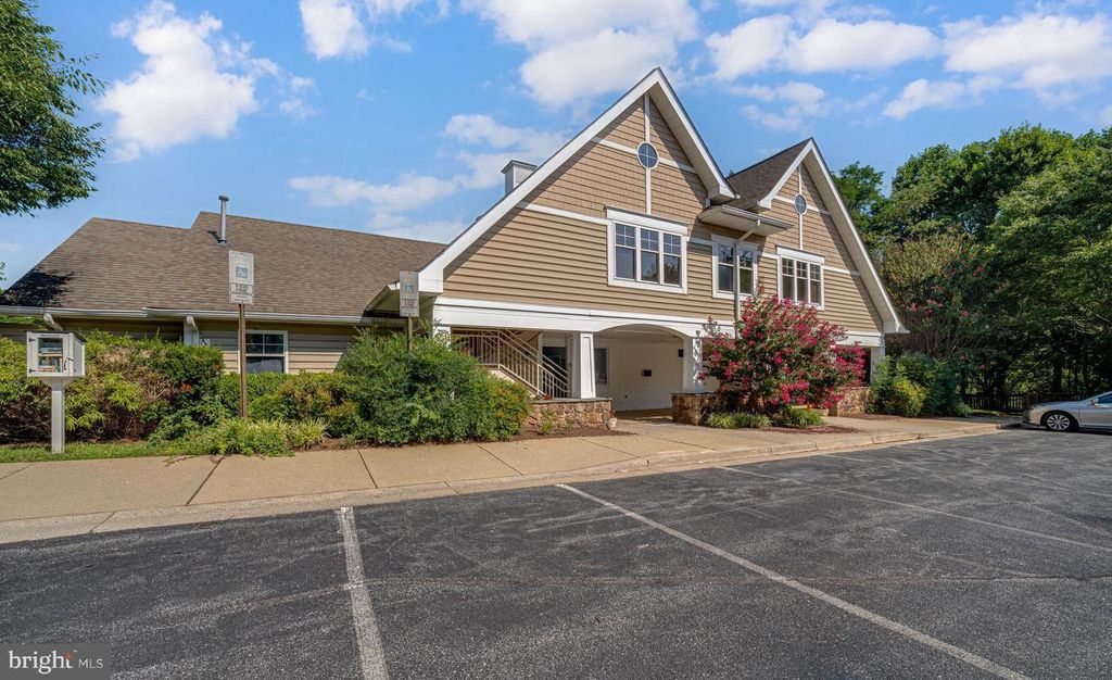 Image 16 of property listing at 907 HILLSIDE LAKE TER #512, Gaithersburg, MD 20878