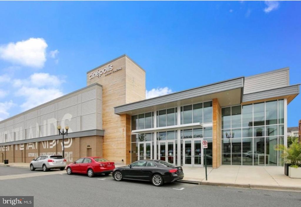 Image 19 of property listing at 907 HILLSIDE LAKE TER #512, Gaithersburg, MD 20878