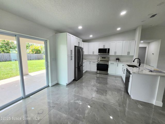 1275 Hastings Road SW, Palm Bay, FL 32908