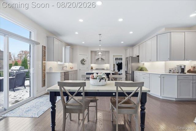 283 Westbrooke Drive, Oakland Charter Township, MI 48363