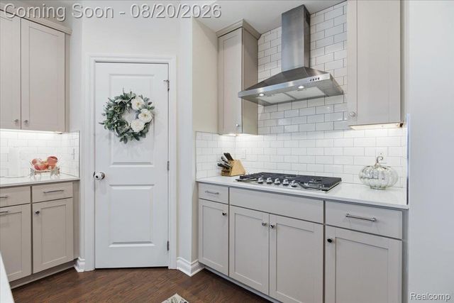 283 Westbrooke Drive, Oakland Charter Township, MI 48363