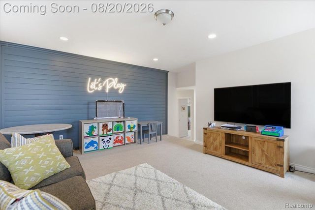 283 Westbrooke Drive, Oakland Charter Township, MI 48363