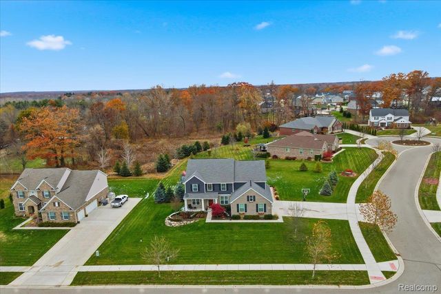 283 Westbrooke Drive, Oakland Charter Township, MI 48363