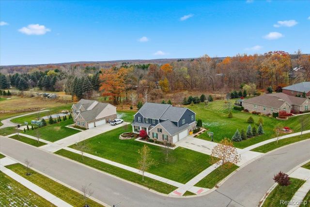 283 Westbrooke Drive, Oakland Charter Township, MI 48363