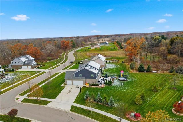 283 Westbrooke Drive, Oakland Charter Township, MI 48363