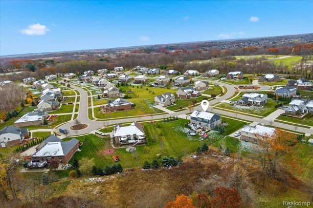 283 Westbrooke Drive, Oakland Charter Township, MI 48363