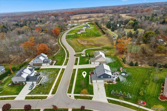 283 Westbrooke Drive, Oakland Charter Township, MI 48363