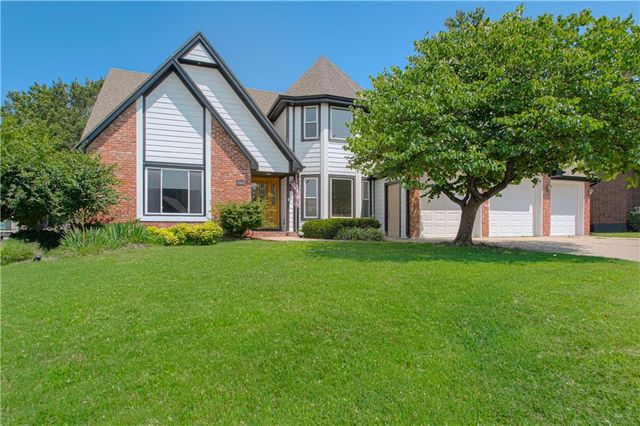 2452 NW Valley View Drive, Lee's Summit, MO 64081